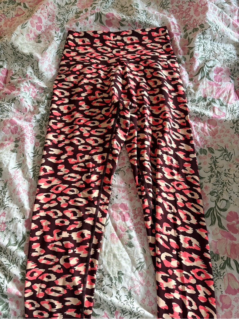 High-Waist Women’s Pink Leopard Print Leggings from Arie